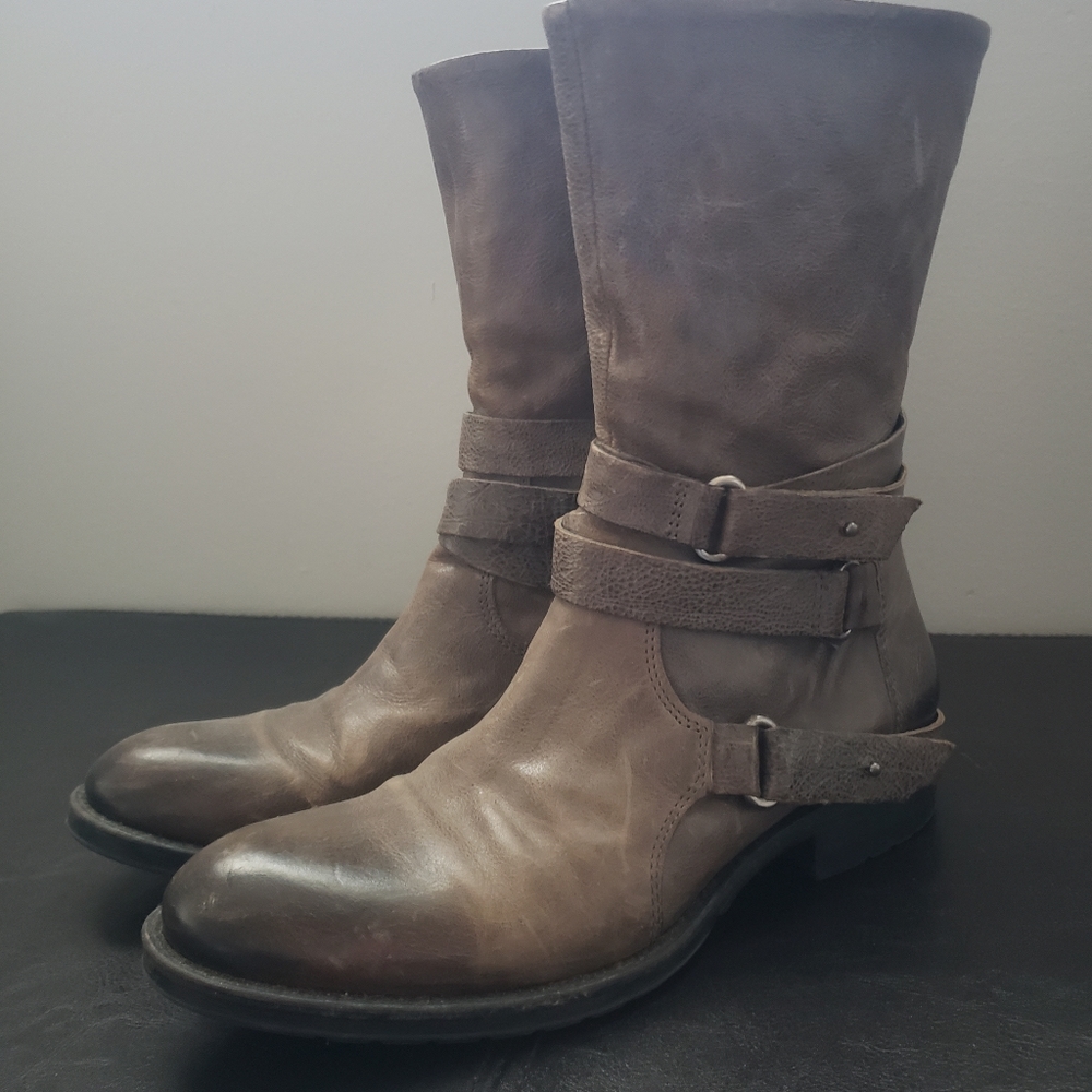 Vera Wang Distressed Lavendar Moto Boot 7.5